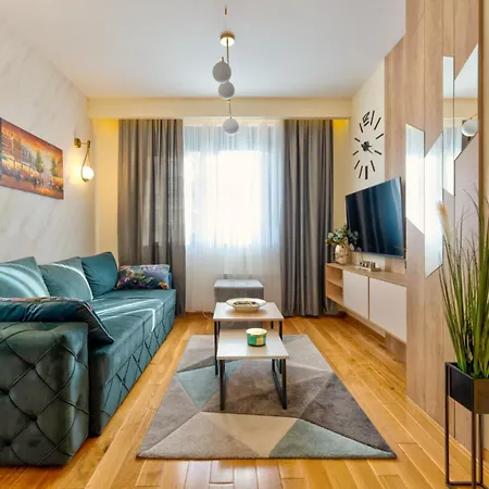 I&k-13-titova 公寓 *