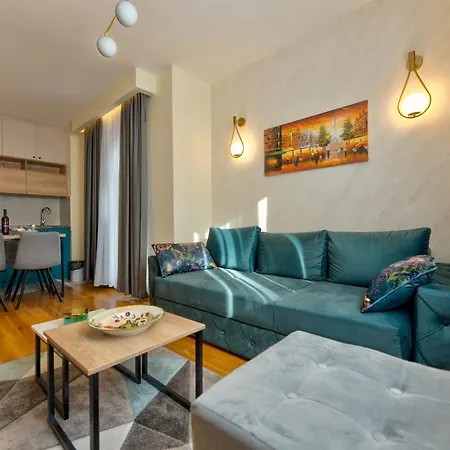 I&k-13-titova شقة *